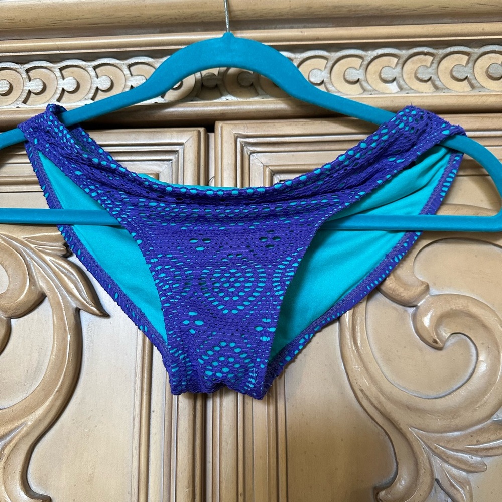 Bikini bottom mesh with purple & teal underneath very beautiful size M guc
